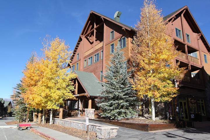 Vacation rental for 6 people, with hot tub and pool as well as balcony and sauna in Keystone