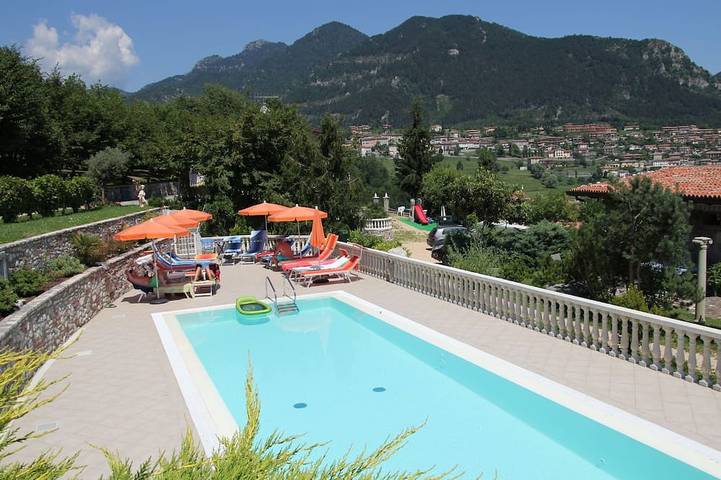 Agriturismo per 2 persone, con giardino e piscina in Tremosine