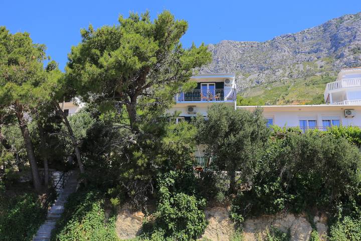Ganze Wohnung, 1-Zimmer-Ferienwohnung am Strand Lokva Rogoznica (Omis) -b in Lokva Rogoznica, Omis-Riviera
