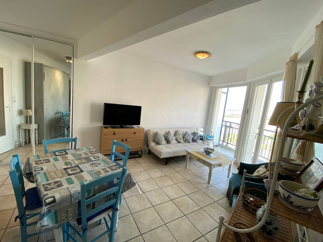 Entire apartment, Seafront studio in Les Sables-d'Olonne, pet-friendly in Les Sables-d'Olonne, Vendée