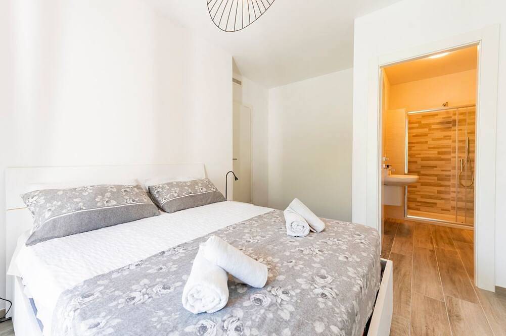 Entire apartment, Seaside Exclusive Retreat with Balconies & Parking in Francavilla al Mare, Chieti Province