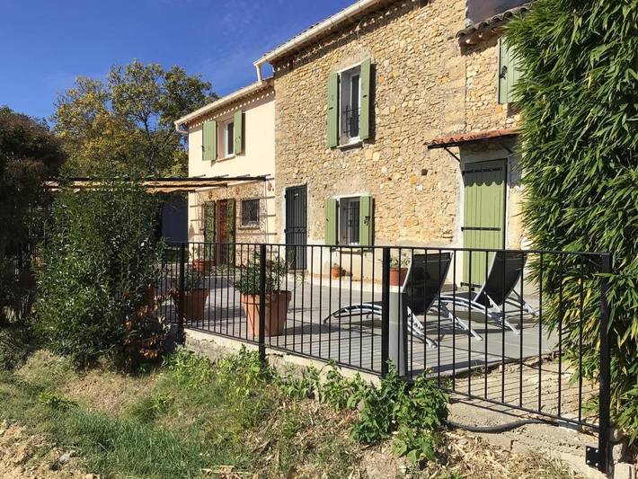 Location de vacances pour 6 personnes, avec piscine ainsi que jardin et vue à Boisset-et-Gaujac