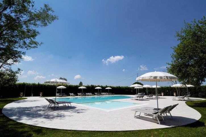 Location de vacances pour 3 personnes, avec jacuzzi ainsi que jardin et piscine à San Giuliano Terme - 2