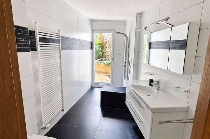 Ganze Wohnung, Traumhafte Ferienwohnung direkt am See – Ihr Urlaub mit Wasserblick in Krüpelsee, Königs Wusterhausen