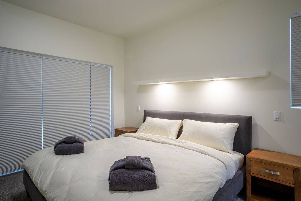 Gerade fertig 4 Schlafzimmer, 5 Badezimmer modern Stadthaus, Billardtisch, 10 Personen in Kicking Horse