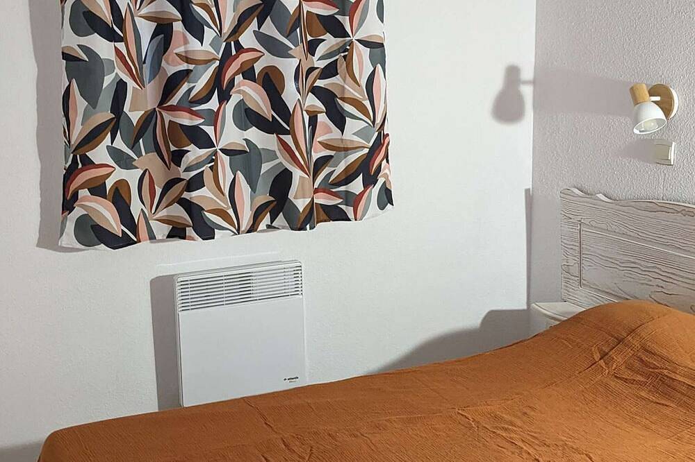 Charming 3-Room Duplex, Pool Access, Pet-Friendly, Wifi, Parking - Sleeps 6 in Salavas, Ardèche