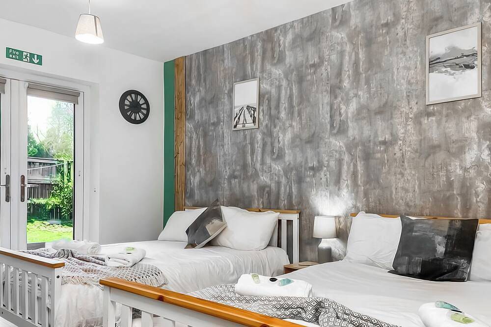 5 bedroom accommodation in Pudsey, near Leeds in Leeds, West Yorkshire