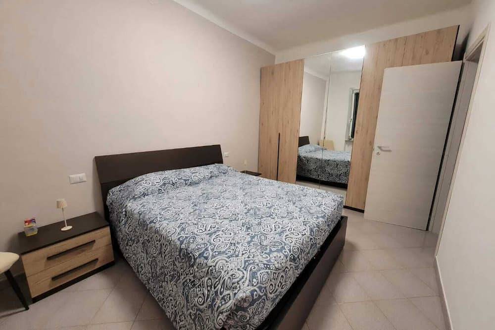Ganze Wohnung, Apartment in Cinque Terre area renovated to new 2.5 km from the sea in Pitelli, La Spezia