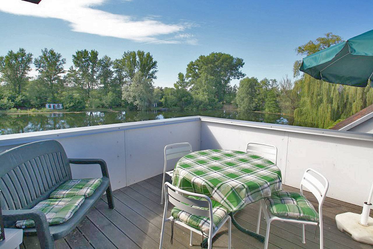 Ganze Ferienwohnung, Ferienwohnung 11 mit großer Terrasse am Privatsee in Karlsruhe, Rheinebene