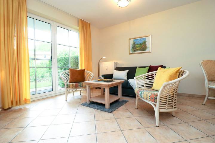 Ganze Wohnung, Ferienwohnung mit Terrasse in zentraler Lage in Wustrow, Fischland