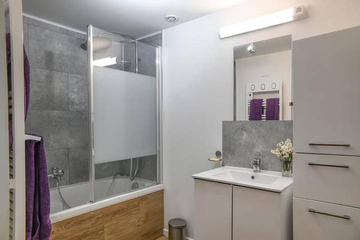 Gîte pour 6 personnes, avec vue et jardin, animaux acceptés dans Saint-Béron - 2