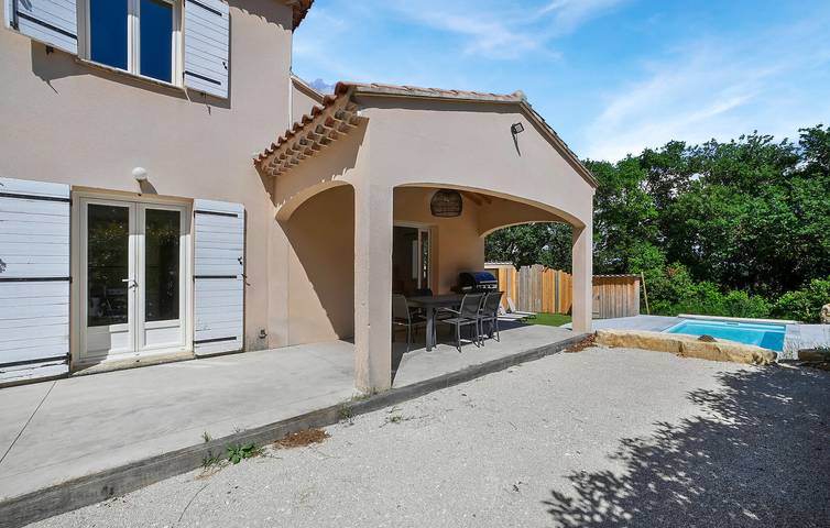Modernes Apartment mit Pool, WiFi und Parkplatz in Orsan in Orsan, Nimes und Umgebung