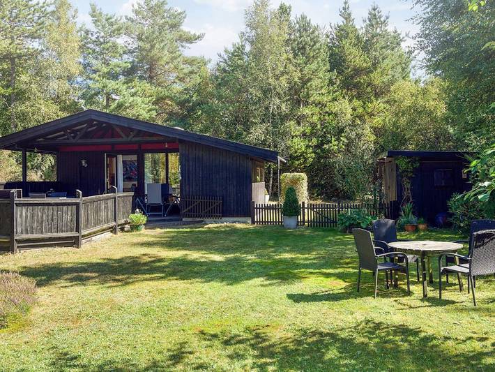 Ferieudlejning for 6 personer, med terrasse og have i Ellinge Lyng