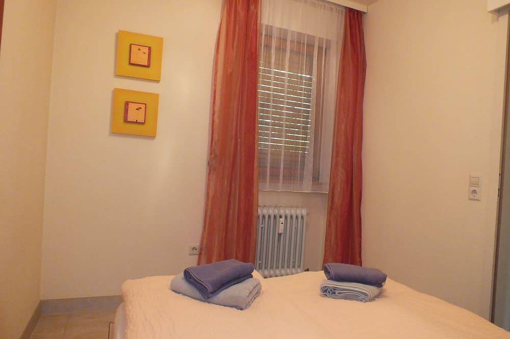 Geheel appartement, Rustig driesterrenappartement op de begane grond. f. 2 pers. met voorstedelijk terras. Dichtbij het centrum u. Lake - Wifi in Titisee, Titisee-Neustadt