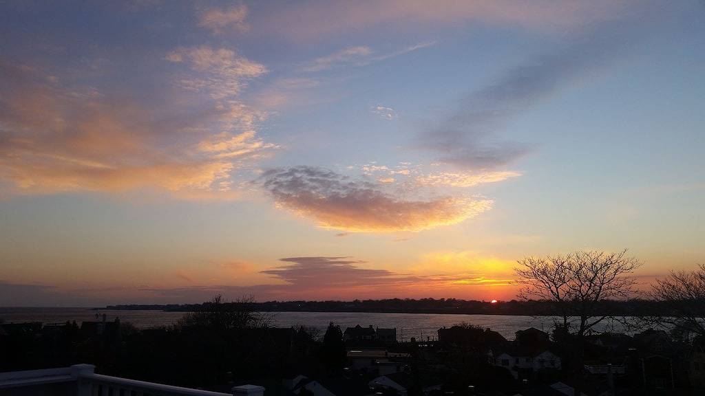 Luxuriöses Strandhaus in Easton Point. Meerblick, 2 Master Brs, alles zu Fuß in Middletown, Newport County