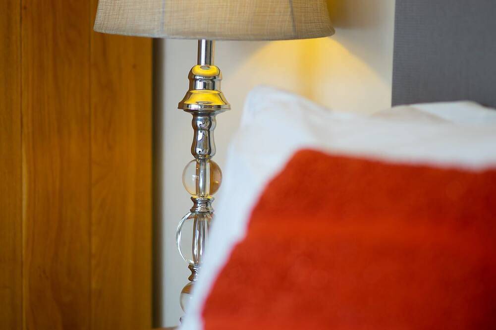 Charming countryside cottage for couples with private hot tub and communal games room. in Swimbridge, Devon