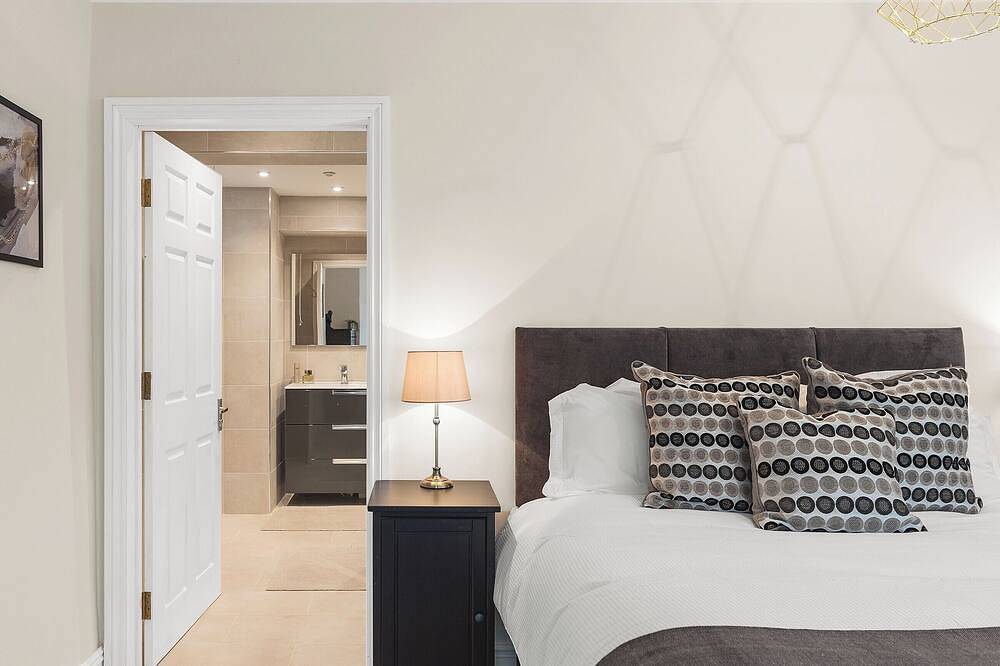 Explore the City of Bristol while staying at The Avenue. in Bristol, South West England