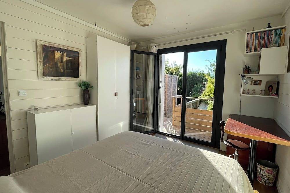 Pleasant Sunny House With Terrace And Garden in La Rochelle, La Rochelle region