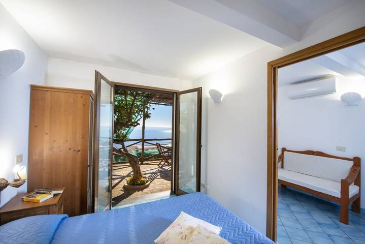 Ganze Wohnung, Ferienwohnung für 2 Personen mit Balkon/Terrasse in Praiano, Sorrento Coast