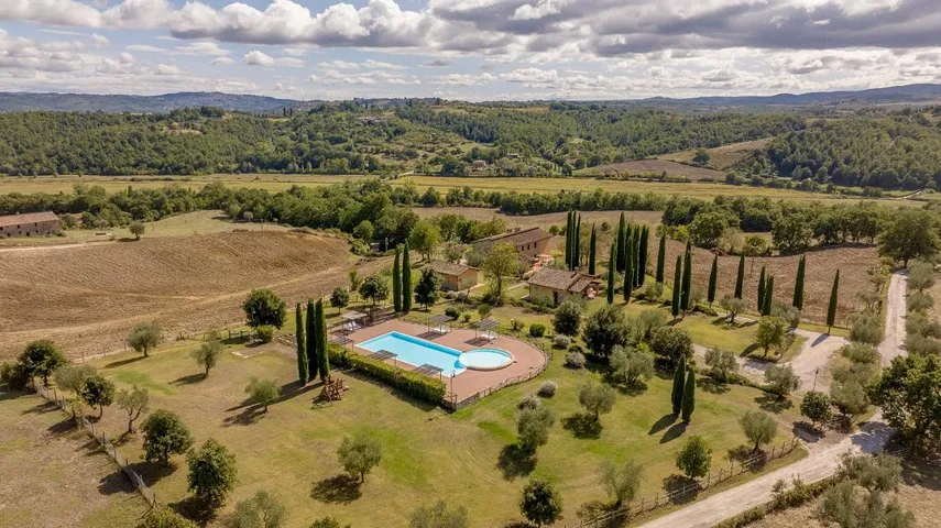 Casa rural para 6 personas, con vistas además de jardín y piscina - 1