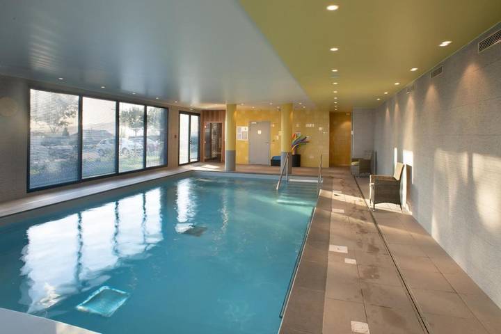 Appartement de vacances pour 4 personnes, avec sauna ainsi que piscine et jardin