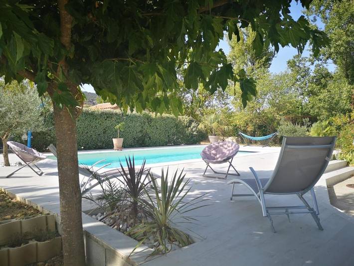 Hôtel pour 5 personnes, avec terrasse ainsi que piscine et vue à Valvignères