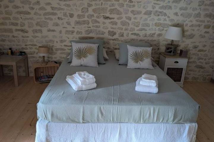 Location de vacances pour 3 personnes, avec jardin à Bernay-Saint-Martin - 2