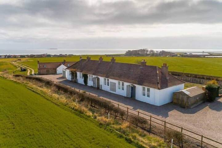 Log cabin for 4 people, with terrace in Crail