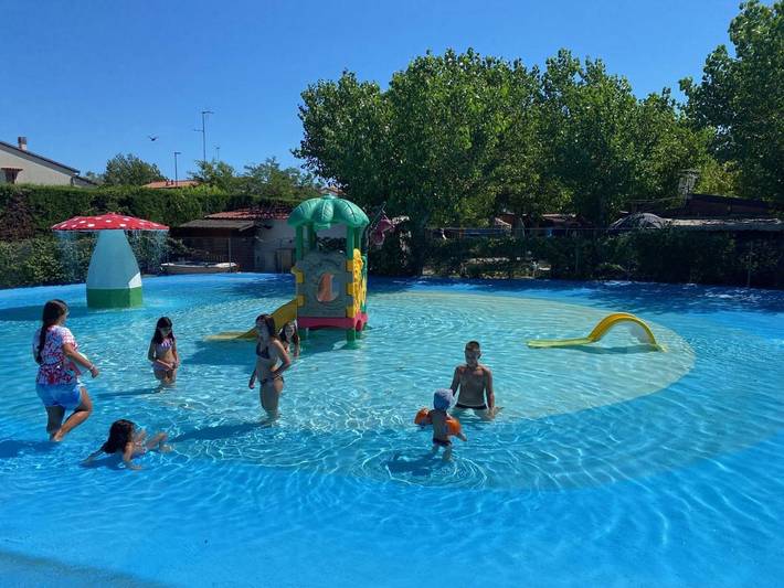 Maison de vacances pour 5 personnes, avec piscine ainsi que jardin et bassin pour enfant, animaux acceptés - 1