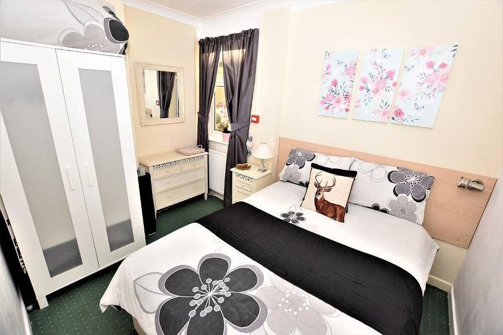 Entire apartment, Beautiful modern large family apartment in Blackpool Pleasure Beach, North West England