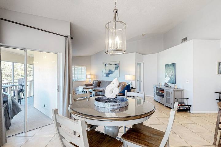 Vacation rental for 6 people, with pool and balcony, with pets in Sandestin