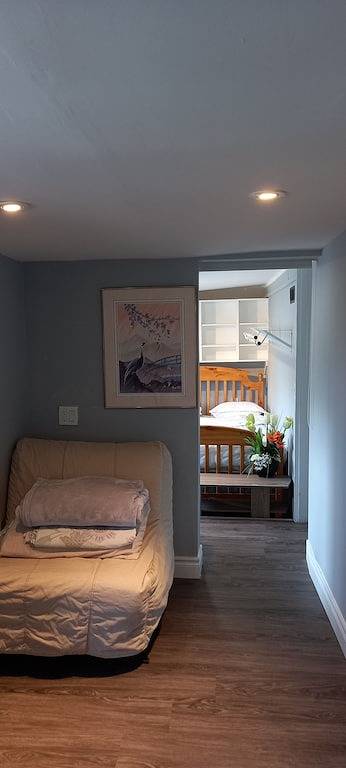 Bed And Breakfast for 3 Guests in Windsor (Ontario), Ontario