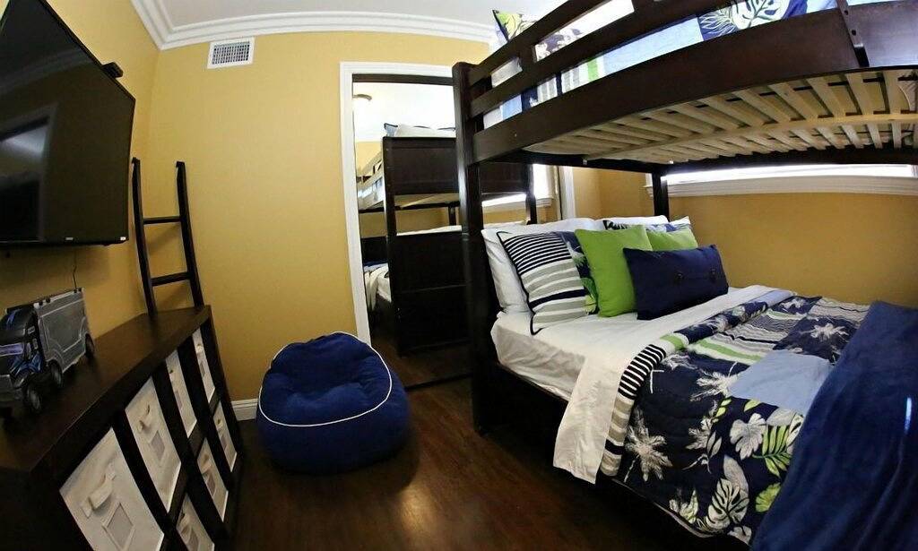 In hohem Grade verbessert, 5 Bett, 4. 5 Ba, neuer Pool w / Jacuzzi, 1/2 Meile zu Disney gehen in Anaheim, Orange County