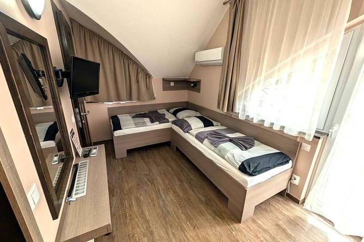 Ferienhaus für 19 Personen, mit Balkon/Terrasse und Whirlpool sowie Terrasse und Garten in Ungarn - 2