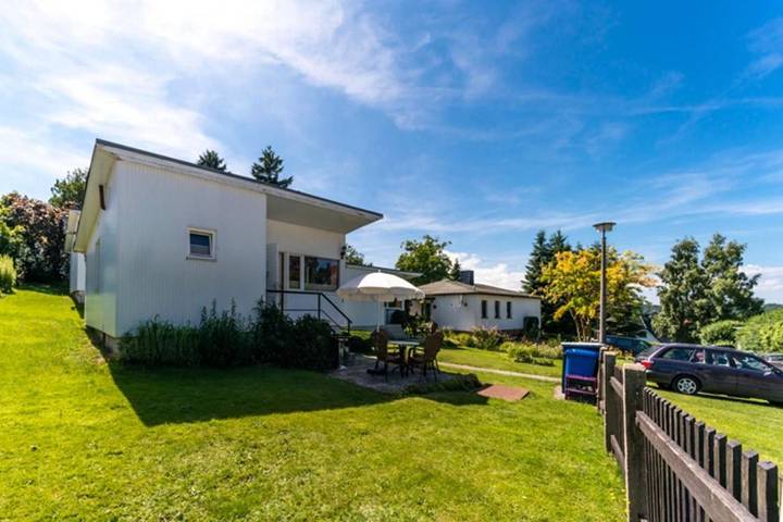 Bungalow für 4 Personen, mit Terrasse und Garten in Binz - 2