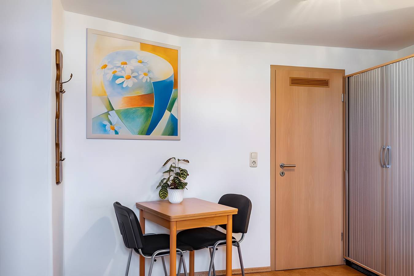 Ganzes Studio, Einzimmerapartment 'Haus Edith Zimmer' mit Bergblick, Gemeinschaftsgarten und Wi-Fi in Gersfeld, Rhön-Hessen
