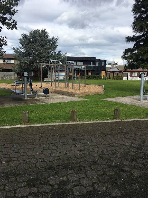 Holiday home for 8 people, with balcony in Mount Maunganui