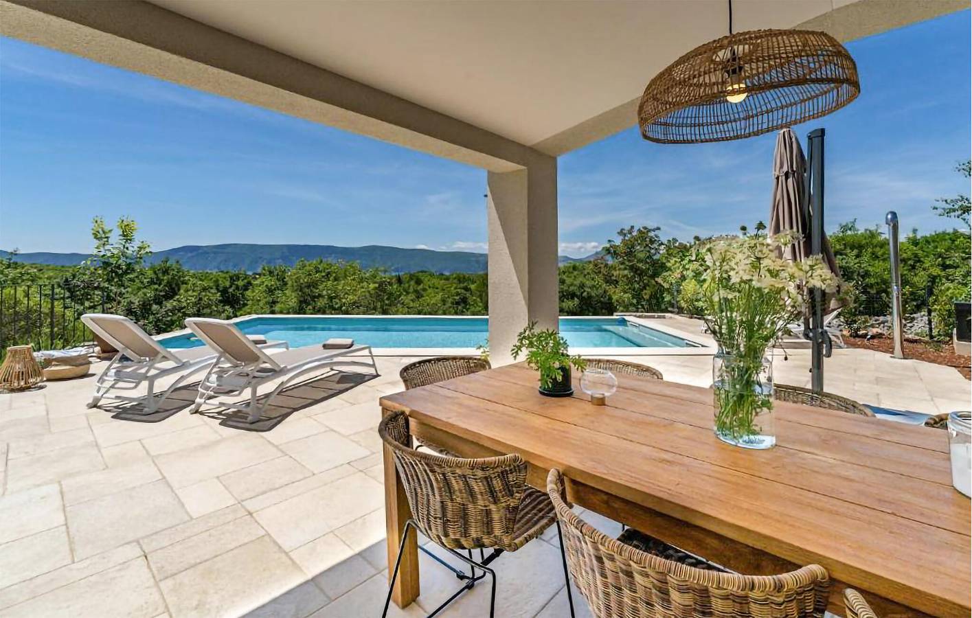 Apartment mit Meerblick, Pool, WLAN und Parkplatz in der Nähe des Strandes von Jert in Pinezici, Krk