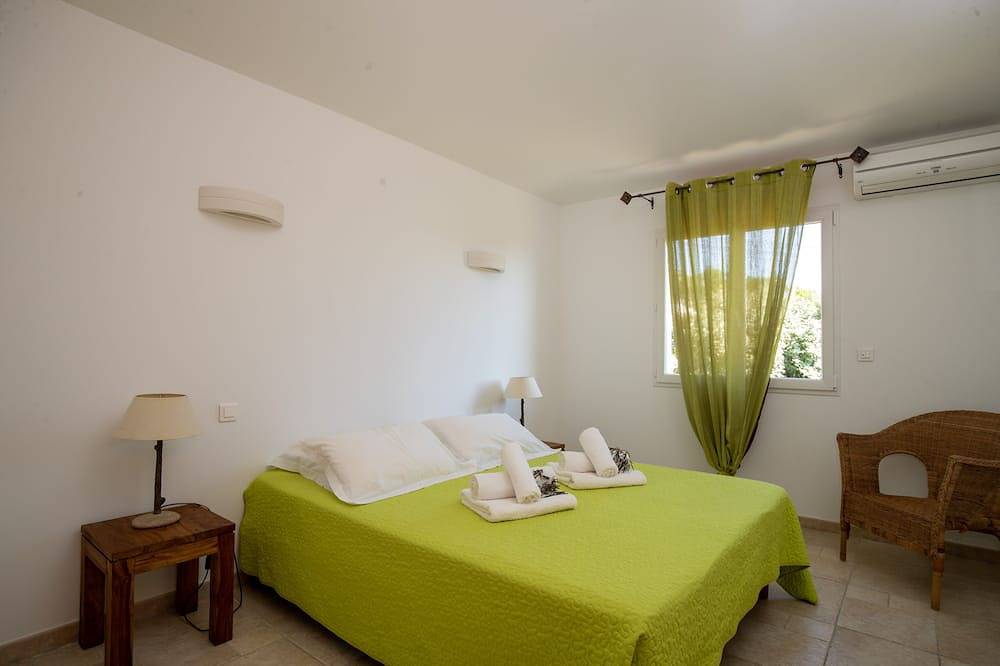 Villa Rosalinda, 120m2250m from Pinarello beaches in Sainte-Lucie de Porto-Vecchio, Zonza