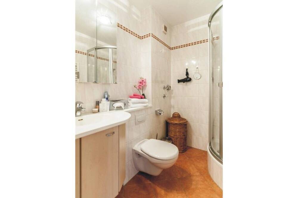 Entire apartment, Vacation apartment Am Badepark in Bad Wiessee, Alpine Region of Tegernsee and Schliersee