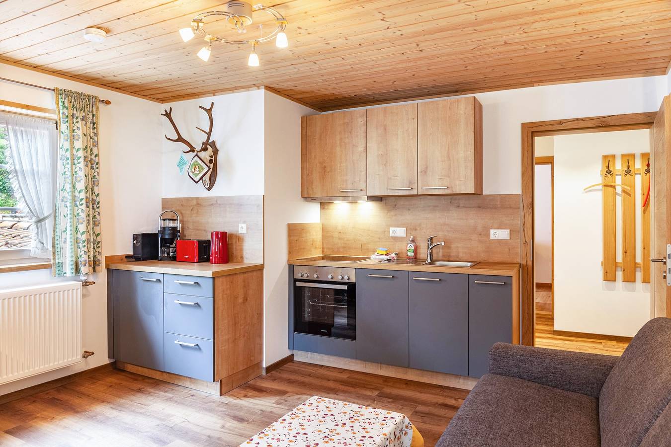 Ganze Wohnung, Renovierte Ferienwohnung "Hexi" mit Bergblick, privater Terrasse & Wlan in Bad Kohlgrub, Bayerische Alpen