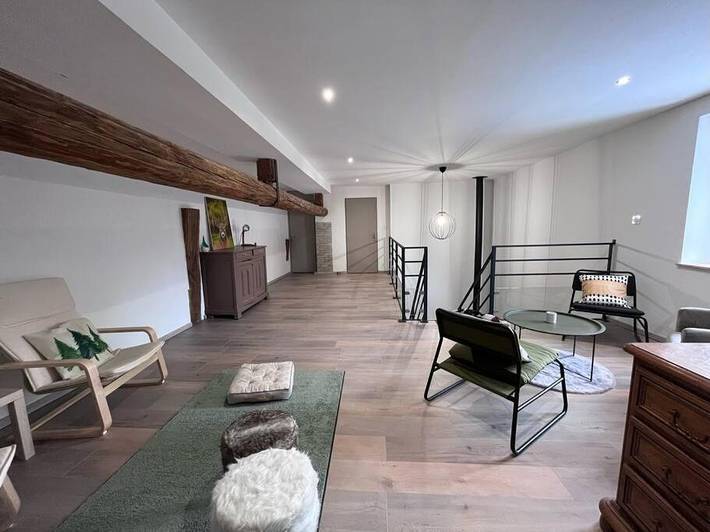 Location de vacances pour 7 personnes, avec Terrasse ainsi que Jardin et Vue dans Belmont-sur-Buttant