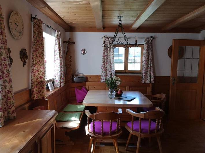 Ferienwohnung für 4 Personen, mit Terrasse und Garten sowie Ausblick in Warngau
