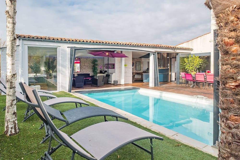 Villa 4 * piscina cubierta climatizada jacuzzi mesa de billar fútbol mar playa pueblo in Angoulins, Región de La Rochelle