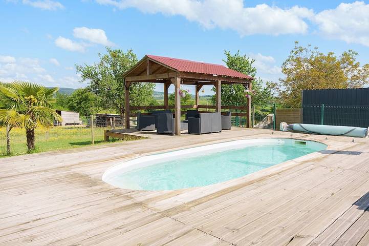 Gîte pour 20 personnes, avec jacuzzi et jardin à Savigny-Poil-Fol