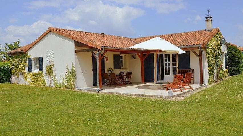 Villa pour 4 personnes, avec piscine et jardin, animaux acceptés en Poitou-Charentes