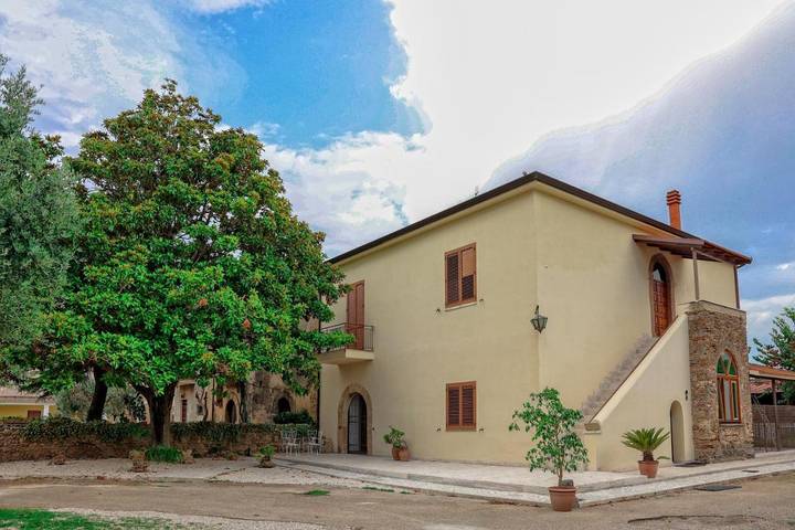Villa per 4 persone, con idromassaggio e terrazza nonché giardino, con animali domestici a Paestum