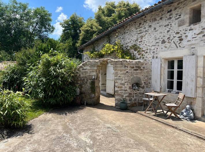 Gîte pour 2 personnes, avec jardin ainsi que terrasse et piscine, animaux acceptés dans les Deux-Sèvres - 3