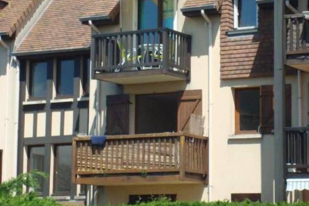 Appartement entier, Appartement lumineux, 150m de la mer, wifi gratuit in Ouistreham, Région de Caen
