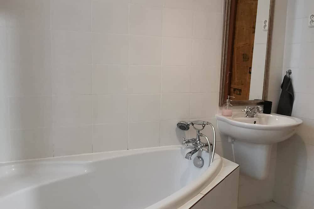 Ganze Wohnung, Downtown 3 Bdr Charm - walk to all attractions in Bratislava, Bratislava und Umgebung